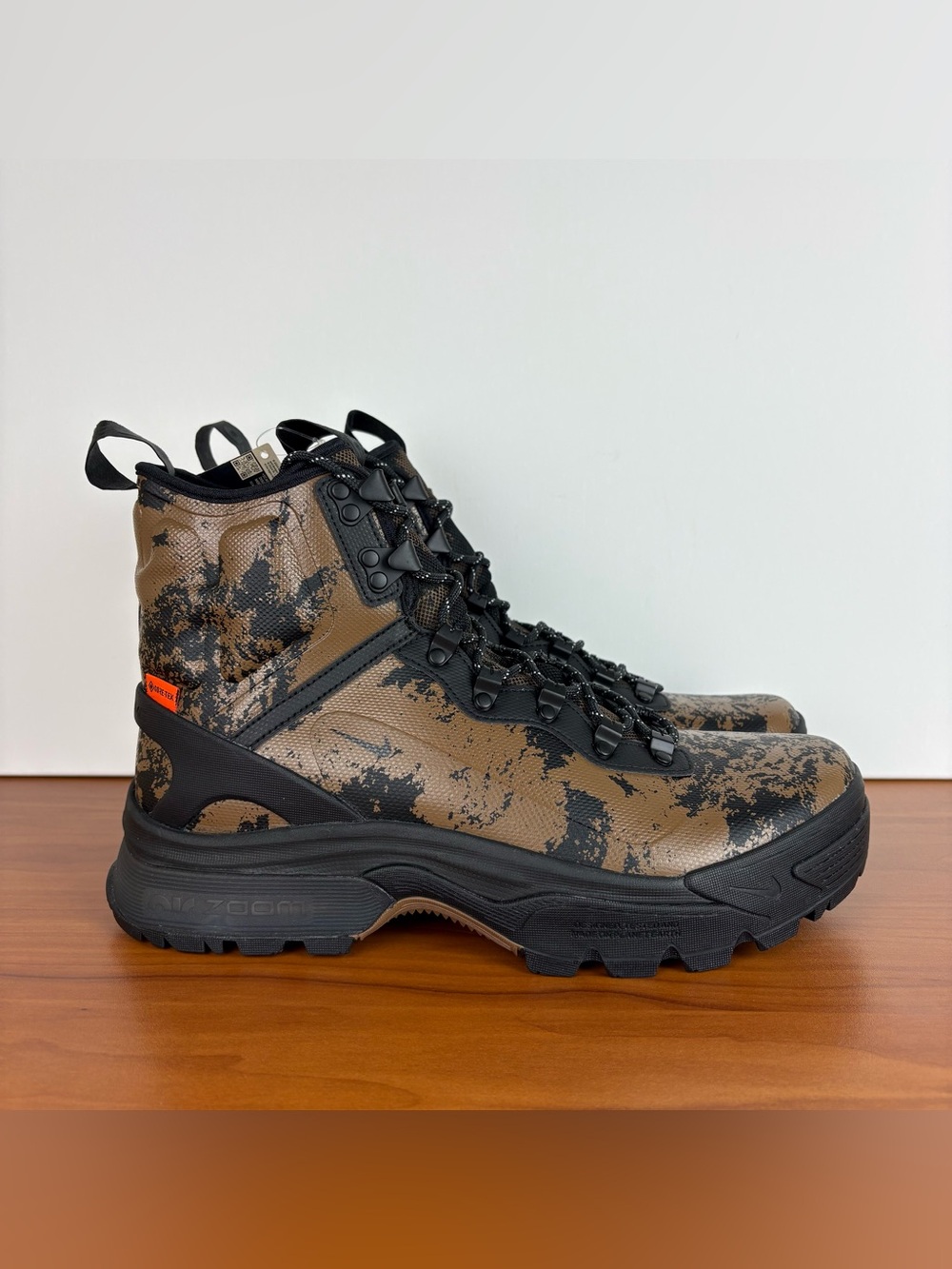 Nike ACG Zoom Gaiadome GoreTex Boots - Picture 2 of 12